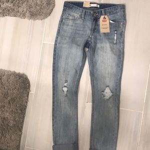 levi’s light wash ripped jeans
